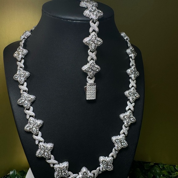 Icy clover necklace 20inch - Picture 7 of 8